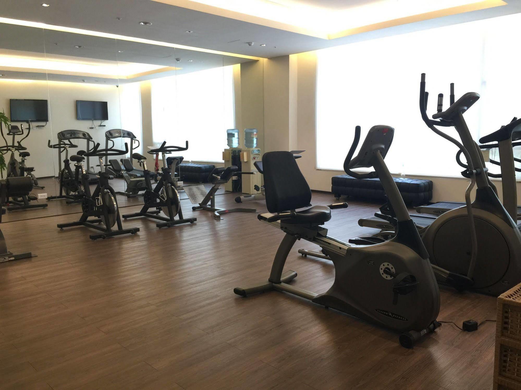 52 Hotel Тайджун Екстериор снимка